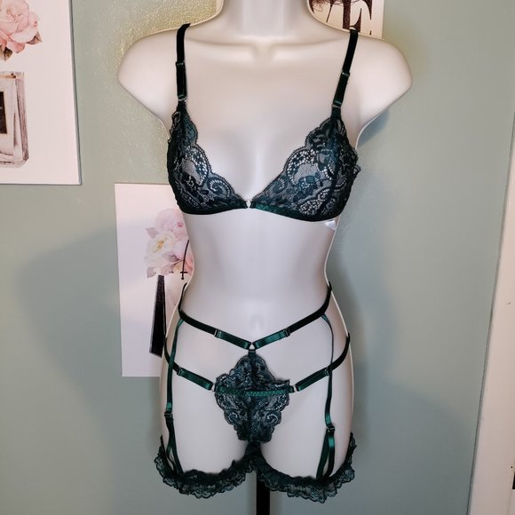 3 Piece Lace Lingerie Set Sexy Bra and Panties with Garter Straps and Garters - Picture 2 of 7